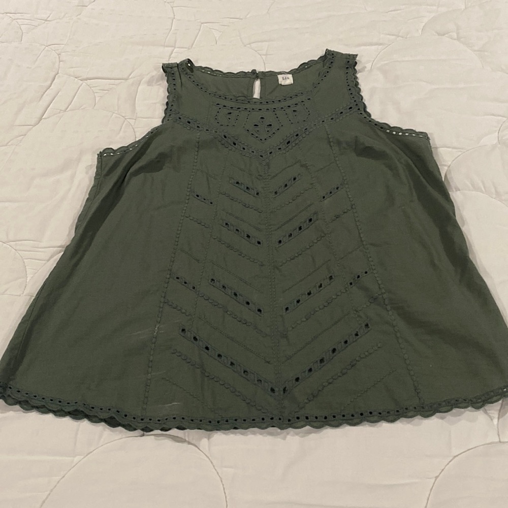 Gap women’s sleeveless top